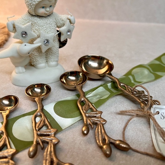 Southern Living Ornate Gold Measuring Spoons - Picture 2 of 7